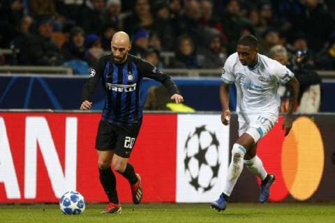 (L-R), Borja Valero of Inter Milan, Pablo Rosario of PSV during the UEFA Champions League group C match between Internazionale Milan and PSV Eindhoven at Stadio Giuseppe Meazza on December 11, 2018 in Milan, Italy UEFA Champions League 2018 2019 xVIxVIxImagesx xJeroenxPutmansxIVx 13046743