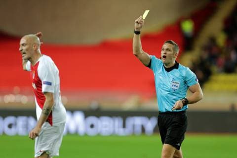 v l Andrea Raggi Monaco sees yellow card of referee Craig Pawson England at match AS Monaco vs Borussia Dortmund Football Champions League 11 12 2018 AS Monaco vs Borussia Dortmund Football Champions League 11 12 2018 Monaco Copyright: xEIBNER MarioxHommesx EP_MHS