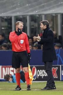 MILAAN , Stadium San Siro, 11-12-2018, football, season 2018 2019, Champions League , PSV trainer Mark van Bommel talking to linesman during the Champions League game Inter - PSV Inter - PSV  x2683938x