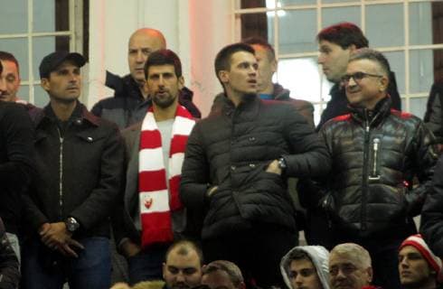 Sport Bilder des Tages 11.12.2018 Belgrade(Serbia) FK Crvena Zvezda(FC Red Star)-FC Paris Saint Germain PSG UEFA Champions League men s football Novak Djokovic(3L)Serbian tennis player between his brothers Marko Djokovic(2L),Djordje Djokovic(4L), father Srdjan Djokovic(r) : 