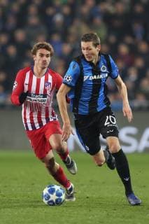 Atletico s Antoine Griezmann and Club s Hans Vanaken fight for the ball during a game between Belgian soccer team Club Brugge KV and Spanish club Athletico Madrid, in Brugge, Tuesday 11 December 2018, on the sixth and last day of the UEFA Champions League, in the group A. BRUNOxFAHY  x05488211x