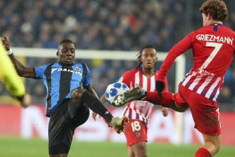 Club s Marvelous Nakamba and Atletico s Antoine Griezmann fight for the ball during a game between Belgian soccer team Club Brugge KV and Spanish club Athletico Madrid, in Brugge, Tuesday 11 December 2018, on the sixth and last day of the UEFA Champions League, in the group A. BRUNOxFAHY  x05488222x