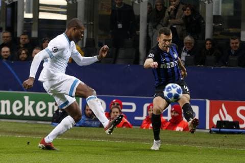 (L-R), Denzel Dumfries of PSV, Ivan Perisic of Inter Milan during the UEFA Champions League group C match between Internazionale Milan and PSV Eindhoven at Stadio Giuseppe Meazza on December 11, 2018 in Milan, Italy UEFA Champions League 2018 2019 xVIxVIxImagesx xJeroenxPutmansxIVx 13047319