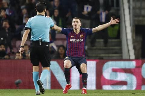 (l-r) referee Milorad Mazic, Thomas Vermaelen of FC Barcelona Barca during the UEFA Champions League group B match between FC Barcelona and Tottenham Hotspur FC at the Camp Nou stadium on December 11, 2018 in Barcelona, Spain UEFA Champions League 2018 2019 xVIxVIxImagesx xMauricexvanxSteenxIVx 13047392