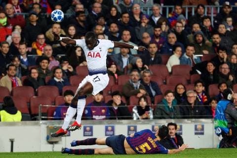 FC Barcelona Barca s Sergio (down) and Tottenham s Moussa Sissoko during a minute of silence for former FC Barcelona president Jose Luis Nunez during the UEFA Champions League groups phase match between FC Barcelona and Tottenham Hotspur, at the Camp Nou stadium, in Barcelona, Catalonia, Spain, 11 December 2018. Barcelona vs. Tottenham Hotspur !ACHTUNG: NUR REDAKTIONELLE NUTZUNG!  Copyright: xAlejandroxGarciax GRAF5498 20181211-636801649326500052