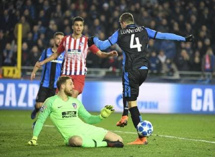 Luan Peres defender of Club Bruggeand Atletico s goalkeeper Jan Oblak FOOTBALL : Club Bruges vs Atletico Madrid - Ligue des Champions - 11 12 2018 PhotoNews Panoramic 