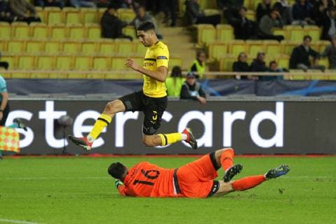 Diego Benaglio Monaco rescues Dortmund from the rushing Achrif Hakimi in the game AS Monaco vs. Borussia Dortmund Football Champions League 11 12 2018 AS Monaco vs. Borussia Dortmund Football Champions League 11 12 2018 Monaco Copyright: xEIBNER MarioxHommesx EP_MHS