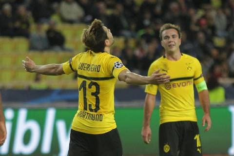 v l Raphael Guerreiro Dortmund and Mario Goetze Dortmund cheer after Raphael Guerreiro Dortmund scored the 0 2 goal at AS Monaco vs Borussia Dortmund Football Champions League 11 12 2018 AS Monaco vs Borussia Dortmund Football Champions League 11 12 2018 Monaco Copyright: xEIBNER MarioxHommesx EP_MHS