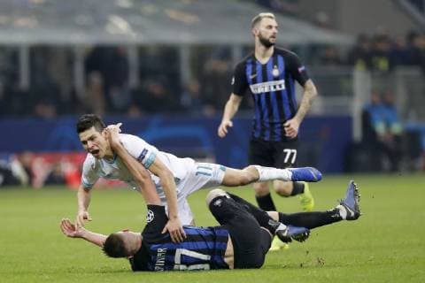 MILAAN , Stadium San Siro, 11-12-2018, football, season 2018 2019, Champions League , (Left-right) PPSV player Hirving Lozano , Inter Milan player Milan Skriniar during the Champions League game Inter - PSV final score 1-1. Inter - PSV  x2684215x