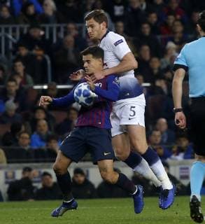 Partido de la Champions League disputado entre Barcelona y Tottenham. En la imagen, Coutinho y Vertonghen. Champions League match played between Barcelona and Tottenham. In this picture, Coutinho and Vertonghen. 