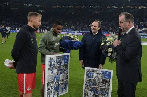 Football Champions League Group Phase 6 Matchday FC Schalke 04 Locomotive Moscow on 11 12 2018 in the Veltins Arena in Gelsenkirchen Farewell by Benedikt Höwedes Moscow and Jefferson Farfan Moscow DFL Regulations prohibit any use of photographs as image sequences and or quasi video xMNx