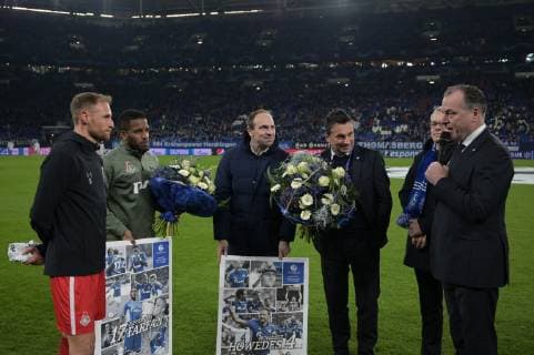 Football Champions League Group Phase 6 Matchday FC Schalke 04 Locomotive Moscow on 11 12 2018 in the Veltins Arena in Gelsenkirchen Farewell by Benedikt Höwedes Moscow and Jefferson Farfan Moscow DFL Regulations prohibit any use of photographs as image sequences and or quasi video xMNx