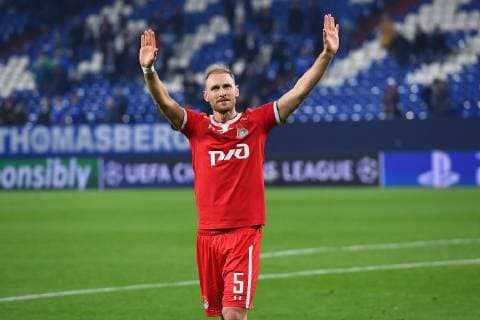 Football Champions League Group Phase 6 Matchday FC Schalke 04 Locomotive Moscow on 11 12 2018 in the Veltins Arena in Gelsenkirchen Benedikt Höwedes Moscow DFL Regulations prohibit any use of photographs as image sequences and or quasi video xRx