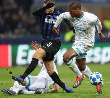 (181212) -- MILAN, Dec. 12, 2018 (Xinhua) -- FC Inter s Mauro Icardi (L) competes during a Group B match of the UEFA Champions League between FC Inter and PSV Eindhoven in Milan, Italy, Dec. 11, 2018. The match ended with 1-1. (Xinhua Cheng Tingting) (SP)ITALY-MILAN-FOOTBALL-UEFA CHAMPIONS LEAGUE-INTER MILAN VS EINDHOVEN 