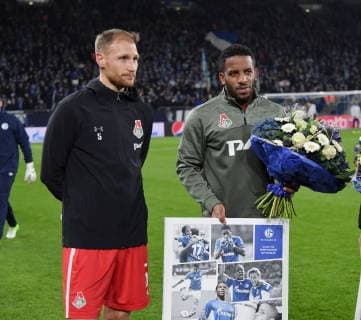 11 12 2018 football UEFA Champions League season 2018 2019 preliminary round 6 matchday FC Schalke 04 locomotive Moscow 1 0 official farewell v left Benedikt Hoewedes Benedikt Höwedes locomotive Moscow Jefferson Farfan locomotive Moscow Team2