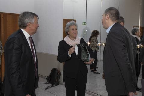 Contract extension Final 4 Handball Historical City Hall Cologne Germany Date 11 12 2018 From left Michael Wiederer Dr Agnes Klein Thomas Krämer