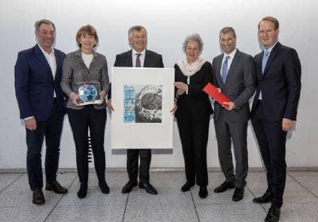 Contract extension Final 4 Handball Historical City Hall Cologne Germany Date 11 12 2018 From left Bernhard Schwank Lord Mayor Henriette Reker Michael Wiederer Dr Agnes Klein David Szlezak Stefan Löcher