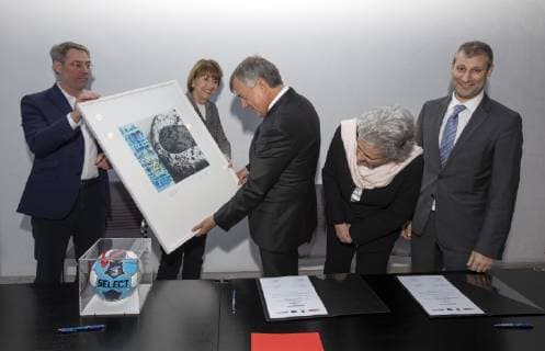 Contract extension Final 4 Handball Historical City Hall Cologne Germany Date 11 12 2018 From left Bernhard Schwank Lord Mayor Henriette Reker Michael Wiederer Dr Agnes Klein David Szlezak