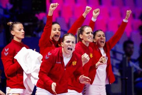 181212 Players of Montenegro celebrates during the EHF European Women s Handball Championship match between Denmark and Montenegro on December 12 2018 in Nantes Photo Ludvig Thunman BILDBYR u0081N kod LT 35570, detectedSourceLanguage  Copyright: LUDVIGxTHUNMAN BB181212LT006