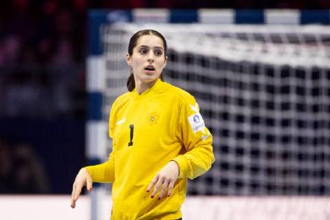 181212 Goalkeeper Ljubica Nenezic of Montenegro during the EHF European Women s Handball Championship match between Denmark and Montenegro on December 12 2018 in Nantes Photo Ludvig Thunman BILDBYR u0081N kod LT 35570, detectedSourceLanguage  Copyright: LUDVIGxTHUNMAN BB181212LT009