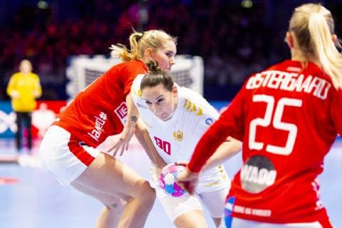 181212 Milena Raicevic of Montenegro during the EHF European Women s Handball Championship match between Denmark and Montenegro on December 12 2018 in Nantes Photo Ludvig Thunman BILDBYR u0081N kod LT 35570, detectedSourceLanguage  Copyright: LUDVIGxTHUNMAN BB181212LT014