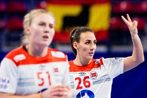 181212 Vilde Ingstad and Marta Tomac of Norway during the EHF European Women s Handball Championship match between Spain and Norway on December 11 2018 in Nancy Photo Fredrik Varfjell BILDBYRAN kod FV 150184, detectedSourceLanguage  Copyright: FREDRIKxVARFJELL BB181212FV019