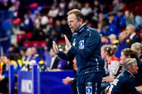 181212 Thorir Hergeirsson head coach of Norway during the EHF European Women?s Handball Championship match between Spain and Norway on December 11 2018 in Nancy Photo Fredrik Varfjell BILDBYRAN kod FV 150184, detectedSourceLanguage  Copyright: FREDRIKxVARFJELL BB181212FV025