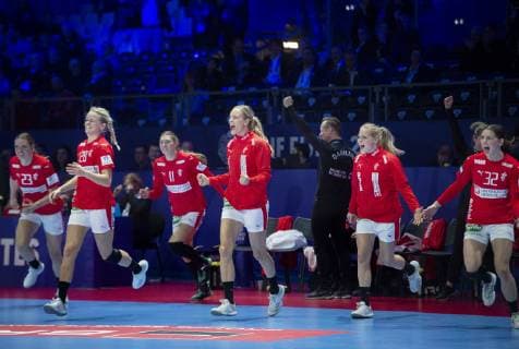 Anne Cecilie la Cour, Stine Joergensen og co efter EM kampen mellem Danmark-Montenegro i Nantes, onsdag den 12 december 2018.. , Nantes Denmark  Copyright: Scanpix LiselottexSabroex COP103 spdk20181212-173636-L