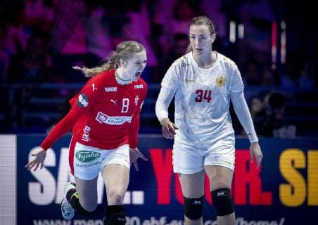Danmarks Anne Mette Hansen og Montenegros Tatjana Brnovic under EM kampen mellem Danmark-Montenegro i Nantes, onsdag den 12 december 2018.. , Nantes Denmark  Copyright: Scanpix LiselottexSabroex COP103 spdk20181212-173702-L