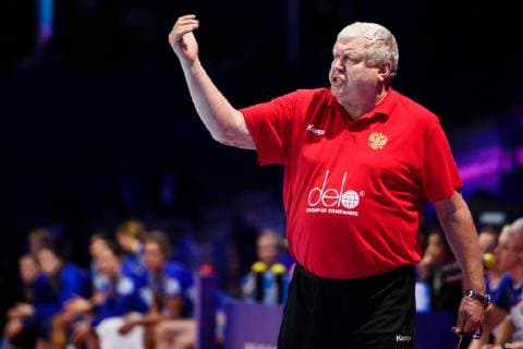 181212 Jevgenij Trefilov head coach of Russia during the EHF European WomenÕs Handball Championship match between Sweden and Russia on December 12 2018 in Nantes Photo Ludvig Thunman BILDBYR u0081N kod LT 35571, detectedSourceLanguage  Copyright: LUDVIGxTHUNMAN BB181212LT050