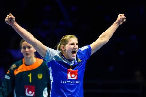 181212 Linn Blohm of Sweden celebrates during the EHF European WomenÕs Handball Championship match between Sweden and Russia on December 12 2018 in Nantes Photo Ludvig Thunman BILDBYR u0081N kod LT 35571, detectedSourceLanguage  Copyright: LUDVIGxTHUNMAN BB181212LT052