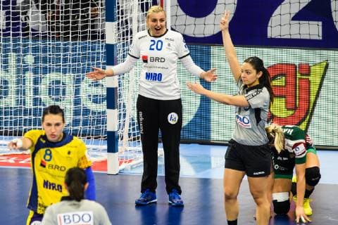 181212 Goalkeeper Iulia Dumanska of Romania reacts during the EHF European WomenÕs Handball Championship match between Hungary and Romania on December 11 2018 in Nancy Photo Fredrik Varfjell BILDBYR u0081N kod FV 150185, detectedSourceLanguage  Copyright: FREDRIKxVARFJELL BB181212FV053
