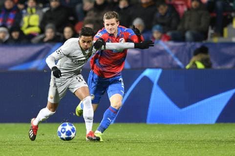 From left JUSTIN KLUIVERT of Roma and JAN KOPIC of Viktoria in action during the Football Champions League 6th round match: Viktoria Plzen vs AS Roma in Pilsen, Czech Republic, December 12, 2018. (CTKxPhoto MichalxKamaryt) CTKPhotoP201812120995201  _KMT4652