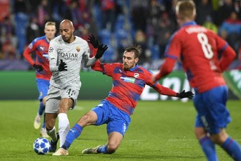 From left STEVEN NZONZI of Rome and TOMAS CHORY of Viktoria in action during the Football Champions League 6th round match: Viktoria Plzen vs AS Roma in Pilsen, Czech Republic, December 12, 2018. (CTKxPhoto MichalxKamaryt) CTKPhotoP201812120996301  _KMT4670