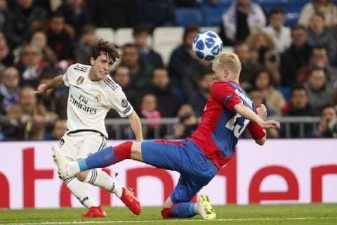 (L-R) Alvaro Odriozola of Real Madrid, Hordur Magnusson of CSKA Moscow during the UEFA Champions League group G match between Real Madrid and CSKA Moskva at the Santiago Bernabeu stadium on December 12, 2018 in Madrid, Spain UEFA Champions League 2018 2019 xVIxVIxImagesx xMauricexvanxSteenxIVx 13053542