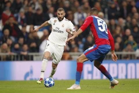 (L-R) Karim Benzema of Real Madrid, Rodrigo Becao of CSKA Moscow during the UEFA Champions League group G match between Real Madrid and CSKA Moskva at the Santiago Bernabeu stadium on December 12, 2018 in Madrid, Spain UEFA Champions League 2018 2019 xVIxVIxImagesx xMauricexvanxSteenxIVx 13053570