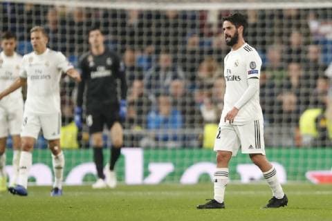 (L-R) Marcos Llorente of Real Madrid, Real Madrid goalkeeper Thibaut Courtois, Isco of Real Madrid during the UEFA Champions League group G match between Real Madrid and CSKA Moskva at the Santiago Bernabeu stadium on December 12, 2018 in Madrid, Spain UEFA Champions League 2018 2019 xVIxVIxImagesx xMauricexvanxSteenxIVx 13053573