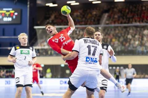 Akadiusz Moryto Nr 25 Poland vs. Steffen Weinhold Nr 17 Germany and Hendrik Pekeler Nr 13 Germany Germany vs Poland Handball Test match 12 12 18 Rostock Mecklenburg Vorpommern Germany StadtHalle Copyright: xAgentur54Gradx xFelixxKoenigx