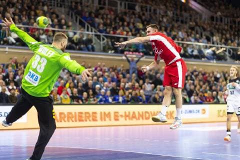Akadiusz Moryto No 25 Poland counter against goalkeeper Andreas Wolff No 33 Germany Germany vs Poland Handball Test match 12 12 18 Rostock Mecklenburg Vorpommern Germany StadtHalle Copyright: xAgentur54Gradx xFelixxKoenigx