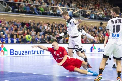 Pawel Krupa No 11 Poland vs Finn Lemke No 6 Germany Germany vs Poland Handball Test match 12 12 18 Rostock Mecklenburg Vorpommern Germany StadtHalle Copyright: xAgentur54Gradx xFelixxKoenigx
