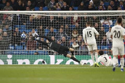 (L-R) Real Madrid goalkeeper Thibaut Courtois, Fede Valverde of Real Madrid, Jesus Vallejo of Real Madrid, Fedor Chalov of CSKA Moscow, Marco Asensio of Real Madrid 0-1 during the UEFA Champions League group G match between Real Madrid and CSKA Moskva at the Santiago Bernabeu stadium on December 12, 2018 in Madrid, Spain UEFA Champions League 2018 2019 xVIxVIxImagesx xMauricexvanxSteenxIVx 13053752