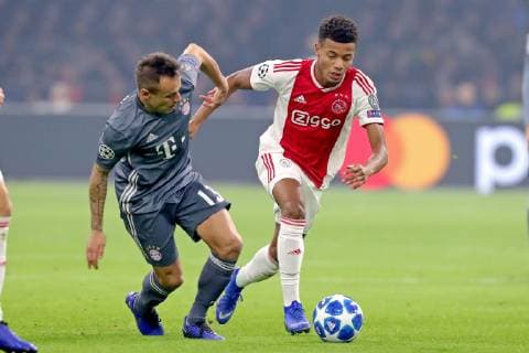 AMSTERDAM, Ajax - Bayern Munchen, football, Champions League Season 2018 2019, 12-12-2018, Johan Cruijff Arena . Bayern Munchen player Rafinha (L) and Ajax player David Neres (R) during the game Ajax - Bayern . Ajax - Bayern  x2685300x