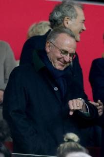 Chairman Karl Heinz Rummenigge FC Bayern Muenchen looks at the clock Ajax Amsterdam vs. FC Bayern Muenchen Football Champions League Group Phase 12 12 2018 Ajax Amsterdam vs. FC Bayern Muenchen Football Champions League Group Phase 12 12 2018 Amsterdam Copyright: xLanger Eibner-Pressefotox EP_HLR