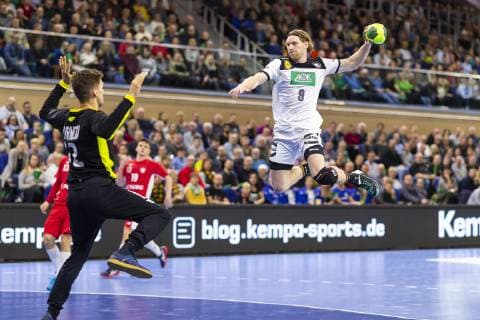 Tobias Reichmann No 9 Germany countering Mateusz Kornecki No 12 Poland Germany vs Poland Handball Test match 12 12 18 Rostock Mecklenburg Vorpommern Germany StadtHalle Copyright: xAgentur54Gradx xFelixxKoenigx