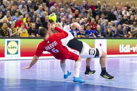 Patrick Wiencek No 7 Germany vs. Przemyslaw Krejweski No 6 Poland Germany vs Poland Handball Test match 12 12 18 Rostock Mecklenburg Vorpommern Germany StadtHalle Copyright: xAgentur54Gradx xFelixxKoenigx
