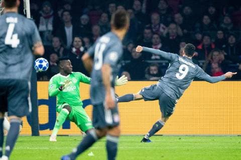 Ajax goalkeeper Andre Onana, Robert Lewandowski of FC Bayern Munchen during the UEFA Champions League group E match between Ajax Amsterdam and Bayern Munich at the Johan Cruijff Arena on December 12, 2018 in Amsterdam, The Netherlands UEFA Champions League 2018 2019 xVIxVIxImagesx xTomxBodexMultimediaxIVx 13054200