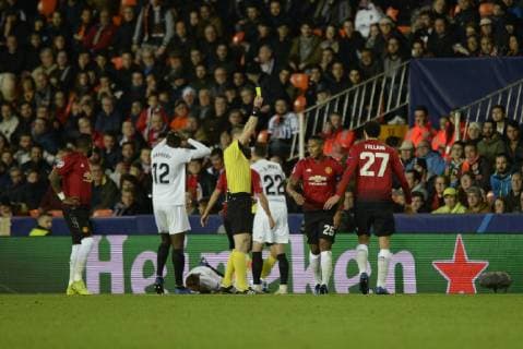 Yellow card for Antonio Valencia in action during the Uefa Champions League football match between Valencia and Manchester on december 12 at Mestalla stadium in Valencia Spain Foto Xisco Navarro Cordon Press, detectedSourceLanguage  xXiscoxNavarrox xx