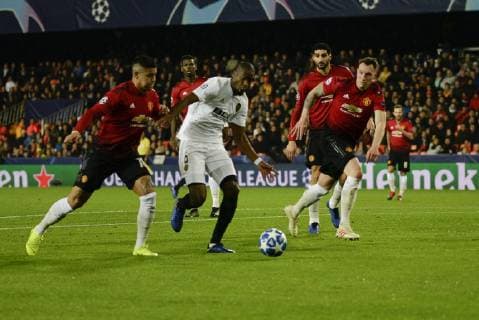 Kondogbia and rojo in action during the Uefa Champions League football match between Valencia and Manchester on december 12 at Mestalla stadium in Valencia Spain Foto Xisco Navarro Cordon Press, detectedSourceLanguage  xXiscoxNavarrox xx