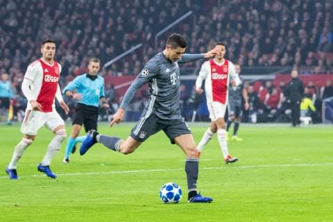 12 12 2018 xkvx Football UEFA Champions League Ajax Amsterdam FC Bayern Muenchen emspor v l Goal scored Goal to 0 1 by Robert Lewandowski FCB FC Bayern Muenchen DFL DFB REGULATIONS PROHIBIT ANY USE OF PHOTOGRAPHS as IMAGE SEQUENCES and or QUASI VIDEO Amsterdam