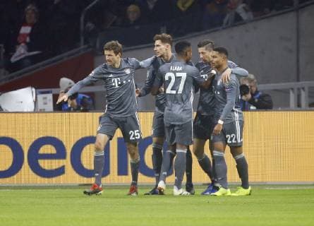 Cheers 1 0 Munich V li Thomas Müller Bayern Leon Goretzka Bayern David Alaba Bayern Scorer Robert Lewandowski Bayern Serge Gnabry Bayern Ajax Amsterdam FC Bayern Munich Amsterdam NLD 12 12 2018 Football Champions League 2018 2019